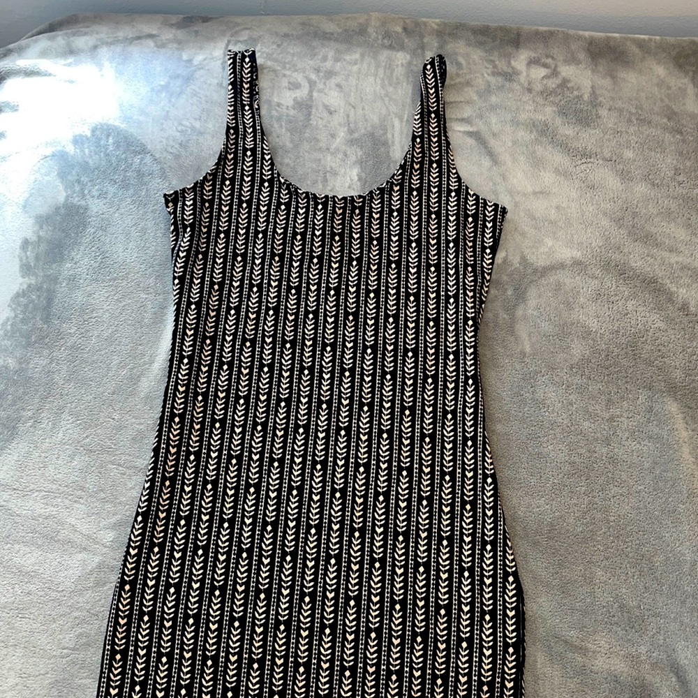 This is a beautiful nice stretchy a little above the knee dress